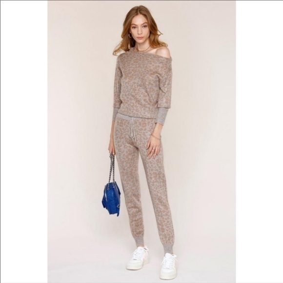 HEARTLOOM Iris Leopard Sweater Joggers, Fawn, XS - Picture 2 of 10